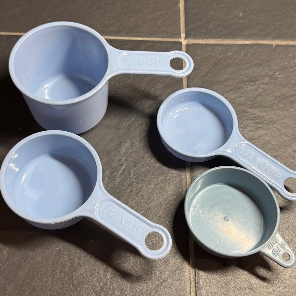 Vintage Rubbermaid and Arrow Blue Plastic Measuring Cup Set 4 Piece Mixed Lot